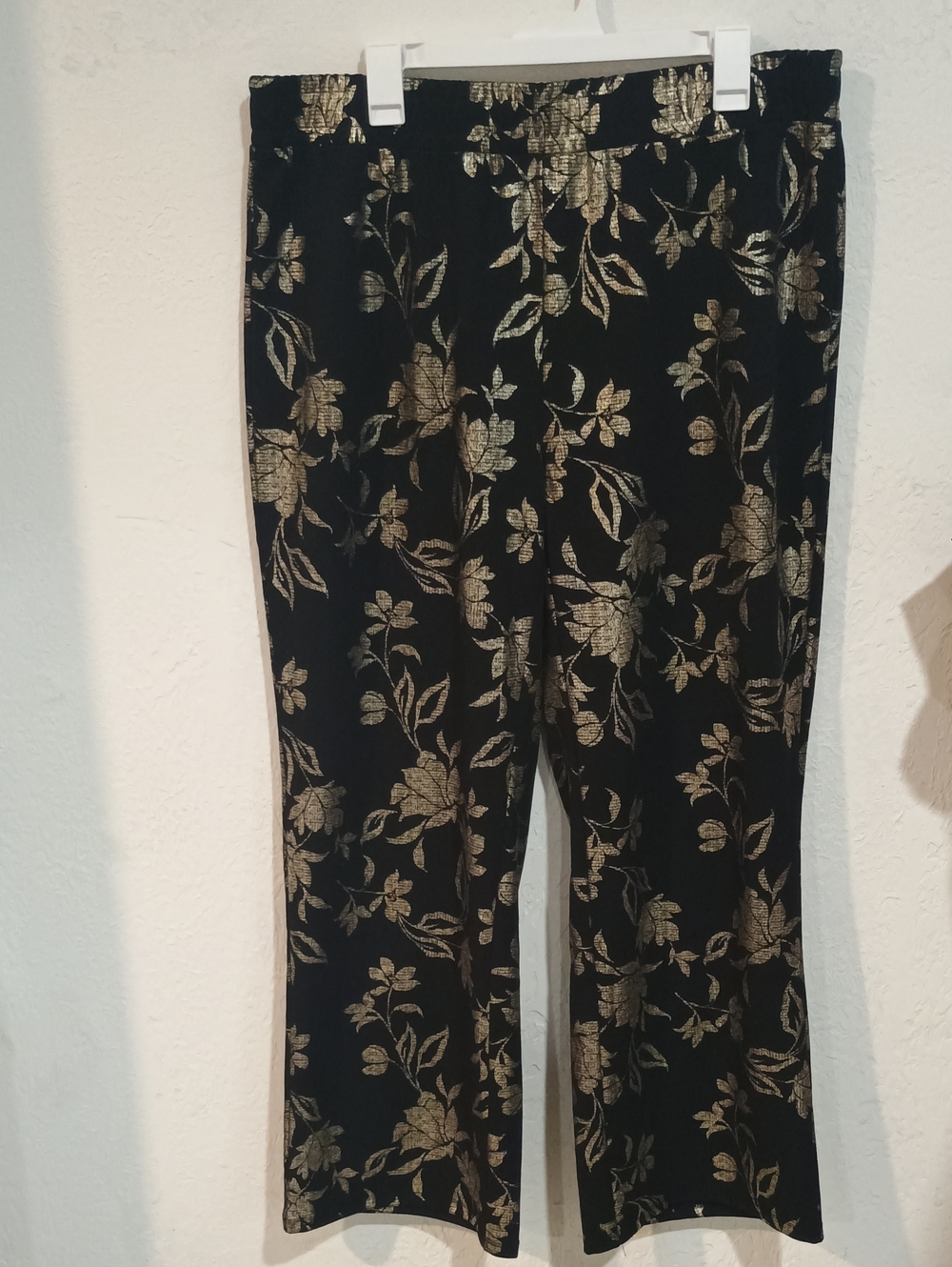 Black Wide-Leg Pants with Gold Floral Jacquard